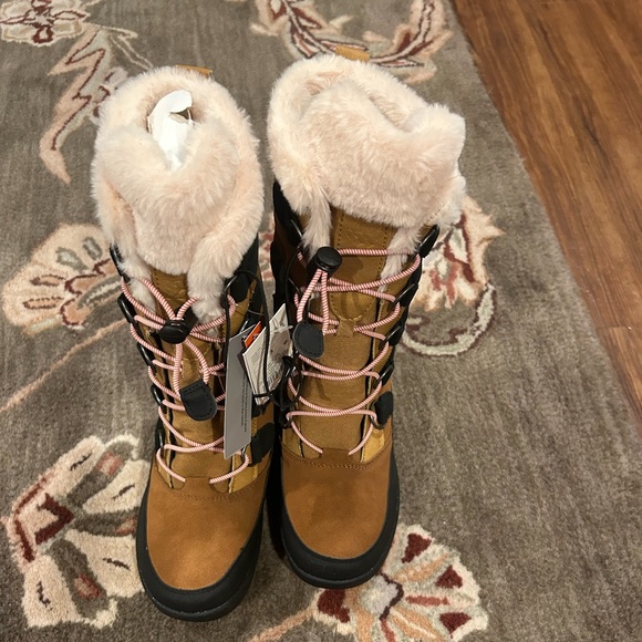 Snow boots size 3 - Picture 1 of 4